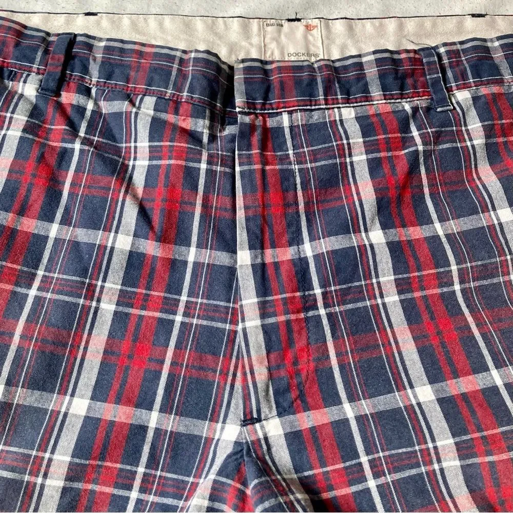 DOCKERS Golf Checkered Plaid Flat Front Shorts Red White Blue Casual Mens 40
